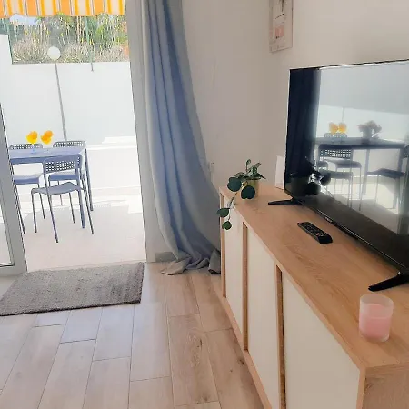 Island Pool Escape דירה