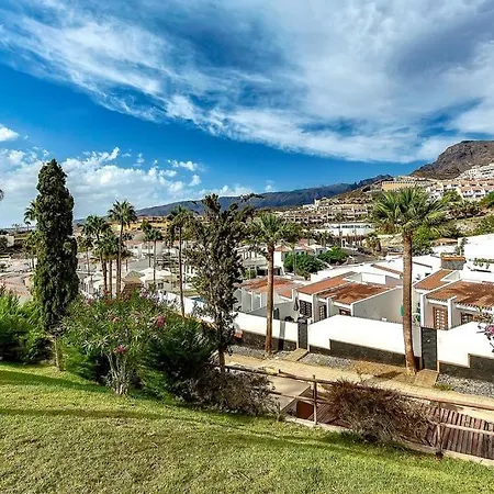 Island Pool Escape * אדחה