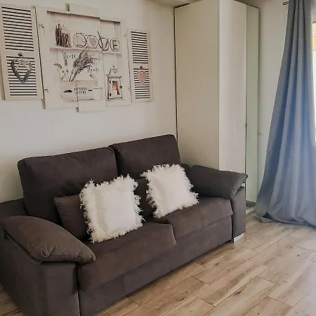 Apartman Island Pool Escape